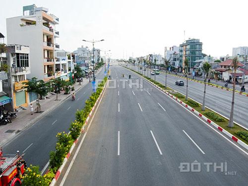 Mặt phố Phạm Văn Đồng 220m2, 5T, vỉa hè rộng rãi, tuyến đường huyết mạch, KD đỉnh cao, 33.5 tỷ