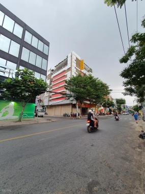 Hot bán tòa nhà góc 2 MT đường Đồng Đen - Bàu Cát, p14, TB. DT 9x16m, 5 lầu, vị trí siêu đẹp