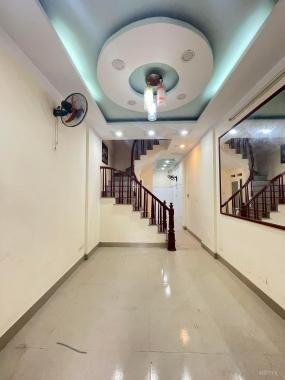 Bán gấp nhà Đại Từ dân xây 40m2, nhà đẹp ngõ thông gần phố chợ