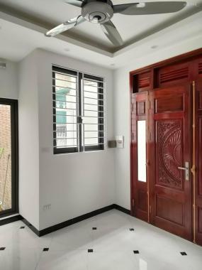 Bán nhà MP Hoàng Hoa Thám, giá chỉ 9.5 tỷ, 60m2x3T, KD lớn