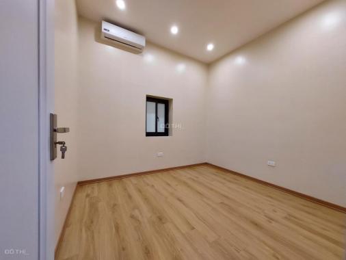 Cần bán nhà ngõ 28 Võ Chí Công, giá 4,2 tỷ, 32m2x5T, ngõ thông