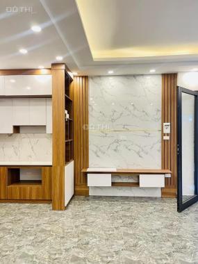 Bán nhà ngõ 82 Nguyễn Phúc Lai, giá 10 tỷ, 43m2x6t, ô tô vào, thang máy