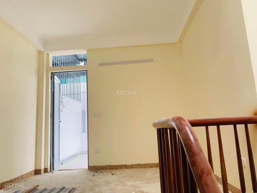 Bán nhà phố Ngọc Hà, gần hồ điều hoà, sát phố, tặng nội thất ở ngay, 32m2, 5T, MT 3,4m, 3,6 tỷ