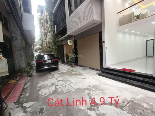 Gia đình bán gấp nhà phố Cát Linh, ô tô đỗ trước nhà, DTSD 180m2, kinh doanh, SĐCC. Giá 4,9 tỷ