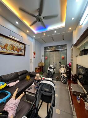 Bán nhà đẹp Thái Thịnh, gần phố, 37m2 4 tầng ở ngay