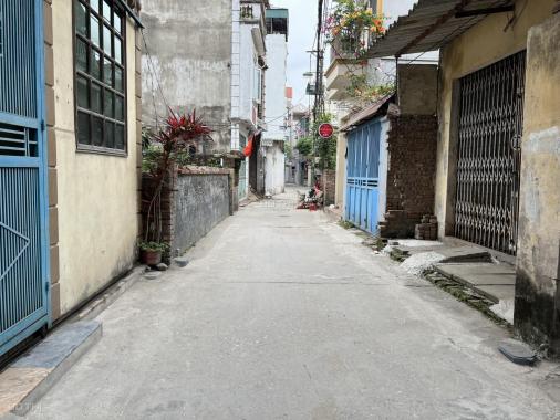 Chủ nhà cần tiền bán gấp mảnh đất hai mặt thoáng tại tổ 8 phường Cự Khối, Long Biên