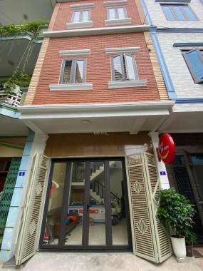 Bán gấp nhà đẹp Hoàng Như Tiếp, Long Biên 52m2x5T tặng nội thất, 3 bước ra phố, giá 4,65 tỷ
