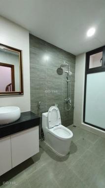 Bán nhà 31 ngõ 639/39 Hoàng Hoa Thám, Ngõ thông ba gác, lô góc DT: 30m2/5 tầng/4.2 tỷ - 0911346986