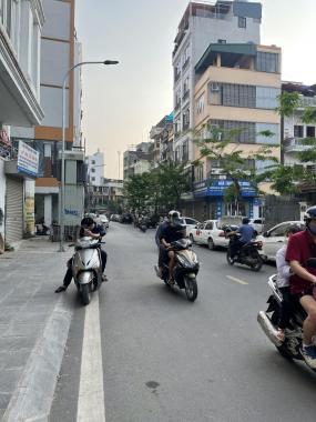 Phạm Văn Đồng - ô tô tránh - cách phố 20m - lô góc - vỉa hè rộng - ô tô tránh - kinh doanh