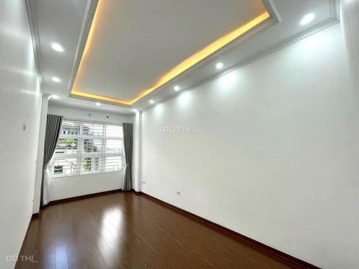 Hiếm, nhà mặt ngõ Nguyễn Phúc Lai, giá 24,5 tỷ, 114m2 x 5T, 2 mặt tiền, ô tô vào, thang máy