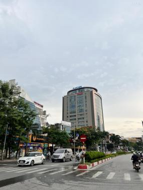 Chuyển nhượng MP Nguyễn Văn Cừ, Long Biên, DT 950m2 full đất thổ cư, xây tòa tập đoàn, KD đỉnh