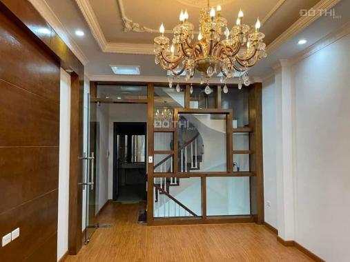 Siêu hiếm Trần Quốc Hoàn - Cầu Giấy 36m2x5t, mt 3.6m ôtô vào nhà, gần nhiều trường đại học 9.8ty