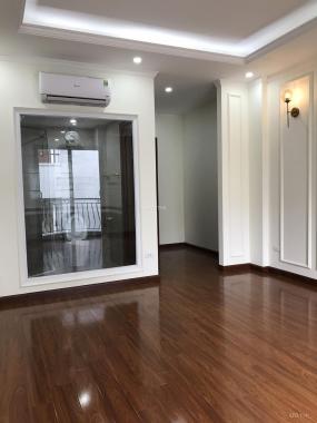 Bán nhà Hai Bà Trưng kinh doanh tốt, ô tô qua cửa 55m2 x 5 tầng, 2 mặt thông thoáng