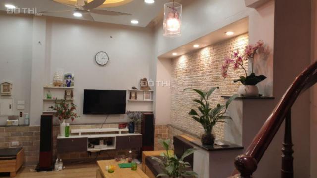 Nhà gần ngã 3 Bạch Đằng, DT: 40.5m2 x 3 tầng, ô tô cách 20m, SĐCC, giá 3.2 tỷ (thương lượng)