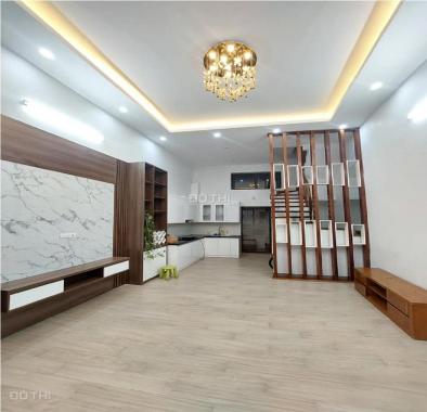 Bán nhà phố 8/3, Quận Hai Bà Trưng, ngõ phân lô ô tô đỗ cửa, 40m2 x 4T 6,8 tỷ có thương lượng sâu