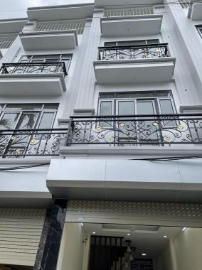 Bán nhà 4 tầng 32m2 ô tô đỗ cổng phường Biên Giang