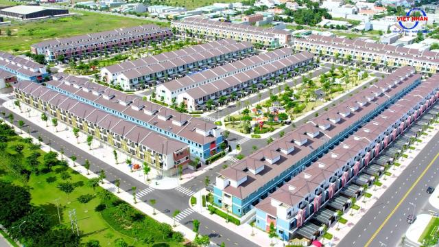 Bán nhanh 1 căn duy nhất mặt tiền đối diện khu phức hợp tiện ích Sun Casa VSIP II