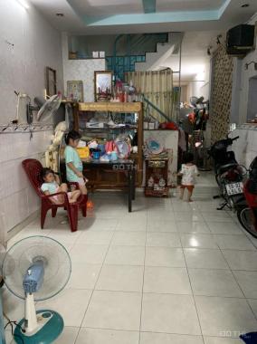 Chính chủ bán nhà đường Đoàn Giỏi, Quận Tân Phú, cách MT chỉ 30m, cửa hậu thoáng mát