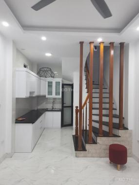 Bán căn nhà mới 5 tầng giá rẻ tại Việt Hưng, chỉ 20m ra ngõ ô tô tránh