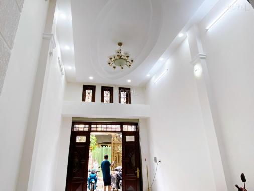 Nhà 4x20m, 1 trệt, lửng 2 lầu sân thượng, đường 8m Nguyễn Thị Thập