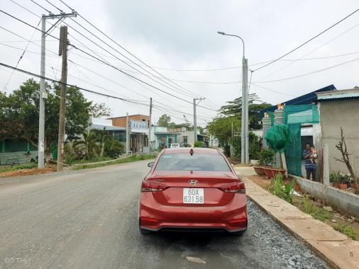 Bán đất hơn 1 sào góc 2 mặt tiền mặt tiền Hương Lộ 7 giá 8,2 tỷ hướng Tây Bắc sổ riêng