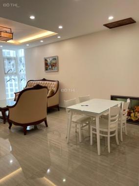 Cho thuê căn hộ chung cư tòa P2 tầng trung thoáng đẹp, 145m2, 3 ngủ, 2 wc, đủ đồ, giá thuê 25 tr/th