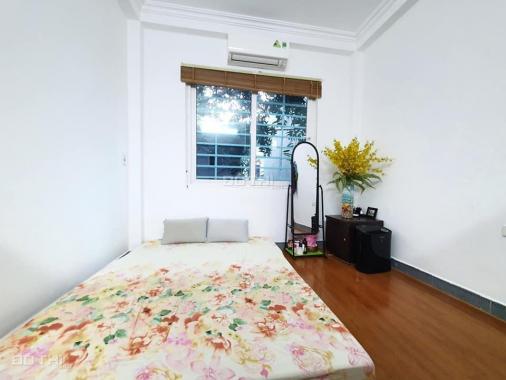 Chị gái nhà bác cần tiền bán gấp nhà Ngô Gia Tự, ô tô 7 chỗ đỗ cửa