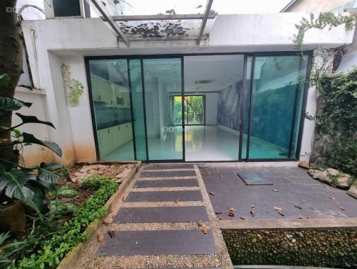 Cho thuê biệt thự Đặng Thai Mai 200m2 x 1 tầng, oto để trong nhà ở làm văn phòng