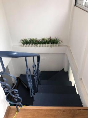 Bán nhà đầu ngõ Hoàng Hoa Thám, giá 2.3 tỷ, 23m2 x 2T, ngõ gần