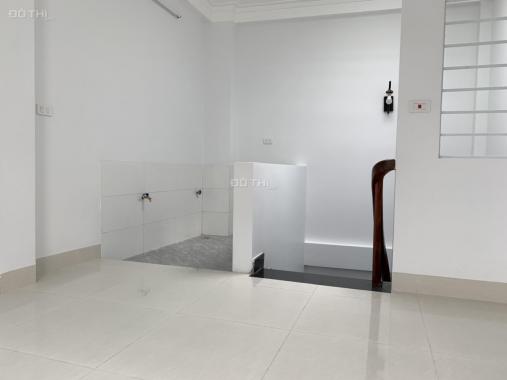 Bán nhà đường Bưởi, Vĩnh Phúc, Ba Đình 40m2 xây 5 tầng mới, cách đường ô tô 5m, giá 5,2 tỷ