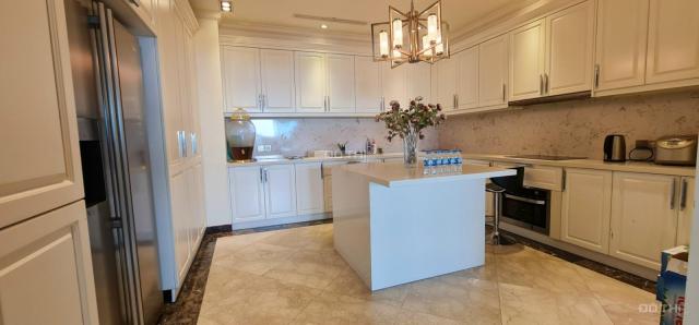 Chính chủ cần bán căn hộ Vincom Đồng Khởi, 4 phòng ngủ, full nội thất Châu Âu, view sông, Bitexco