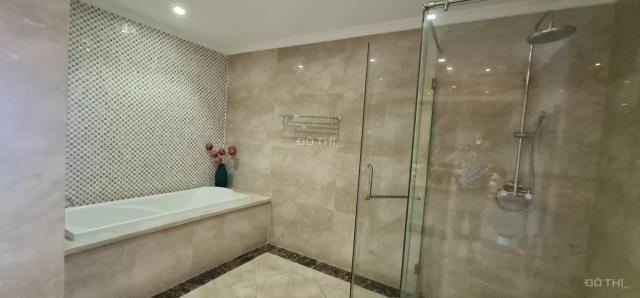 Chính chủ cần bán căn hộ Vincom Đồng Khởi, 4 phòng ngủ, full nội thất Châu Âu, view sông, Bitexco