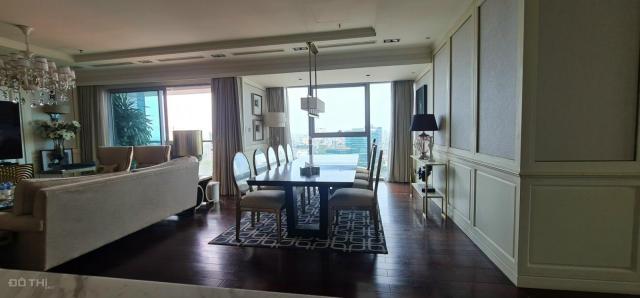 Chính chủ cần bán căn hộ Vincom Đồng Khởi, 4 phòng ngủ, full nội thất Châu Âu, view sông, Bitexco