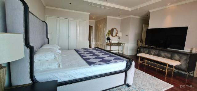Chính chủ cần bán căn hộ Vincom Đồng Khởi, 4 phòng ngủ, full nội thất Châu Âu, view sông, Bitexco