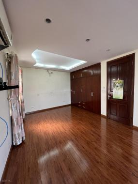 Cho thuê căn hộ 2 phòng ngủ phố Trịnh Công Sơn 70m2