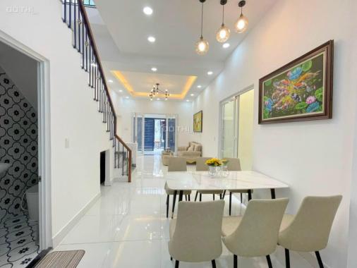 Nhà đẹp ở ngay cách MT Lê Văn Lương 20m, DT 80m2 ngang 4.5m chỉ 7 tỷ