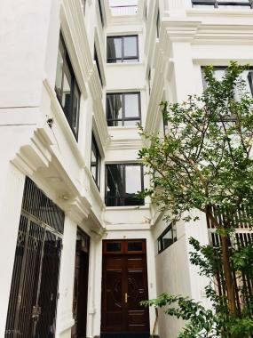 Cần bán căn xây mới 5 tầng ở phố Trường Lâm, Long Biên 3,5 tỷ