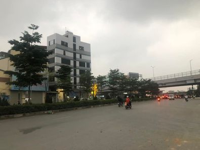 Bán toà nhà 9 tầng nổi mặt phố Phạm Văn Đồng, lô góc mặt tiền 9m, vỉa hè 10m. Full nội thất