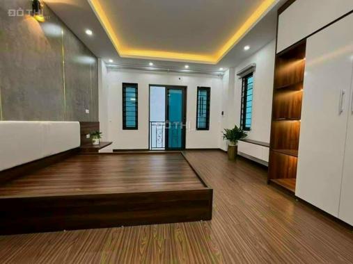 Bán nhà Giải Phóng - 40m2, 5 tầng, 3.95 tỷ - cách 50m ra oto - tặng full nội thất