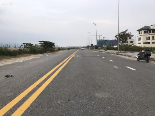 Cần bán lô đất view kênh sinh thái, trục đường 25m giá chỉ 21 triệu/m2