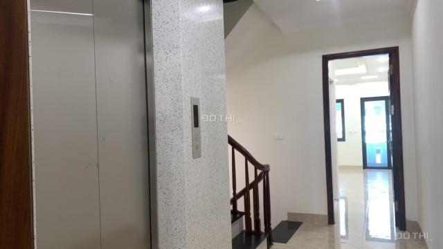 Bán tòa nhà mới apartment cực đẹp tại phố Phú Diễn, cạnh đại học TNMT, thang máy. DT 75m2x8T