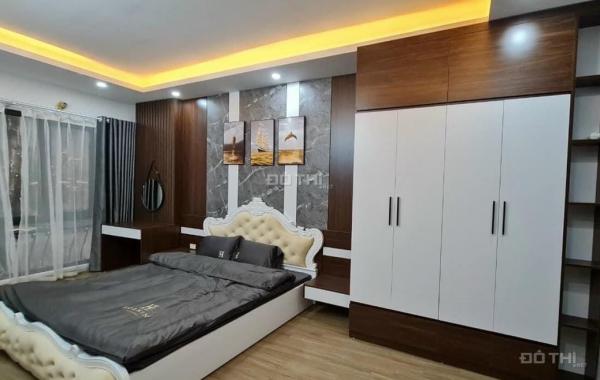 Bán nhà Hoàng Cầu gần Hồ Hoàng Cầu, ô tô tránh 80m2 x 5T, giá 16 tỷ