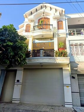 Gia đình cần bán căn nhà 3 lầu đường Nguyễn Tư Giản, DT 6 x 18m, giá 10 tỷ