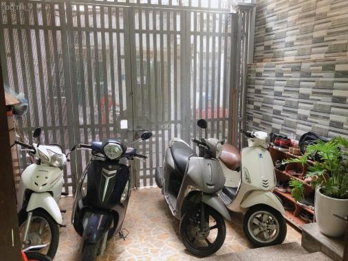 Bán nhà Trương Định, nhà dân xây, có sân để xe máy, 5 tầng, giá 5.01 tỷ