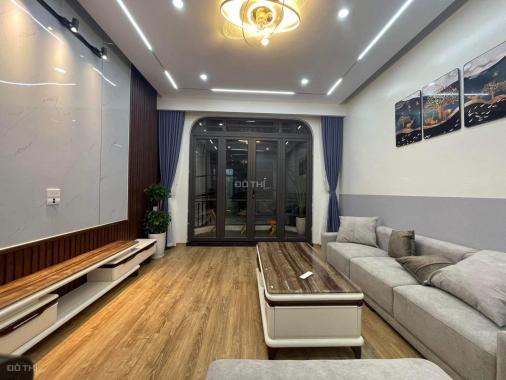 Bán nhà Trần Quốc Hoàn 50m2 5 tầng xây mới gara ô tô 11 tỷ