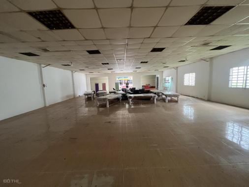 Cho thuê MB ngang 12,6m dài 19m (tổng 240m2) MT Nguyễn Du 25tr/tháng kinh doanh Bida, Spa, showroom