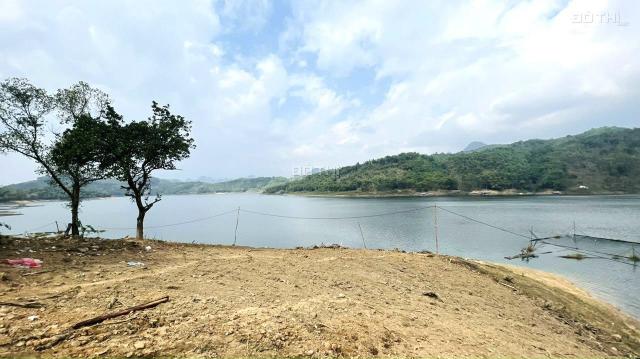 Bán đất diện tích 2400m2 bám Hồ tại Suối Hoa - Tân Lạc - Hòa Bình. Chỉ 1tr/m2 - Liên hệ 0876882626