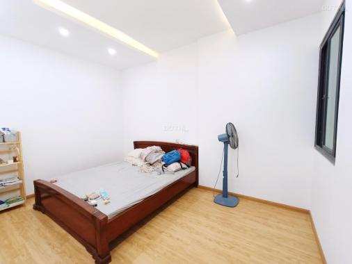 Cho thuê căn hộ 96m2 3 phòng ngủ đồ cơ bản tại chung cư Golden West - Lê Văn Thiêm