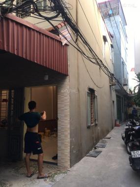 Bán nhà 2,5 tầng lô góc độc lấp Khúc Thừa Dụ diện tích 37m2, nhà sạch sẽ, để lại điều hòa