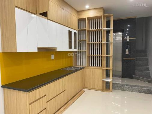 Bán nhà ngõ 8 phố Bùi Ngọc Dương 46m2 x 5 tầng giá trên 4 tỷ